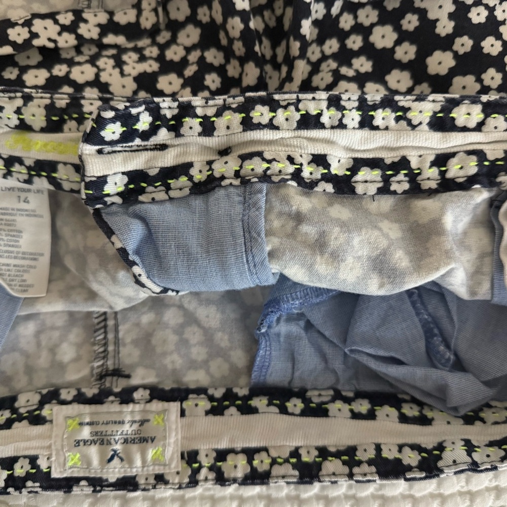 American Eagle Floral Print Shorts - Picture 3 of 3